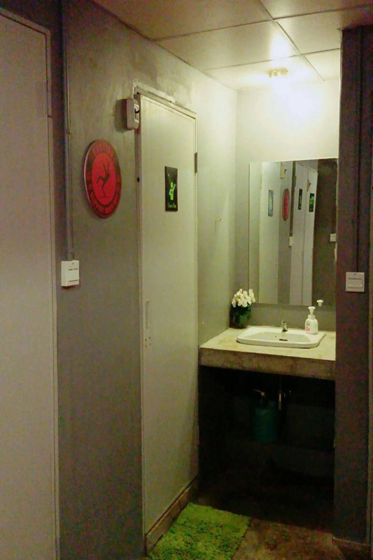 2230 Hostel Chiang Mai Exterior photo
